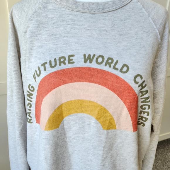 Crowned Free Gray Sweatshirt Raising Future World Changers Graphic Cute Medium - Picture 3 of 17